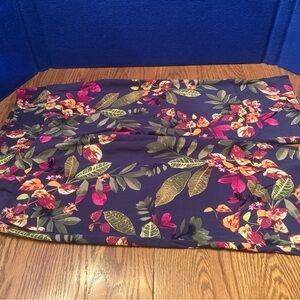 Floral Print Cropped Pants with Leafy Design